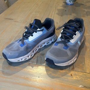 On Cloud Running Shoes CloudStratus